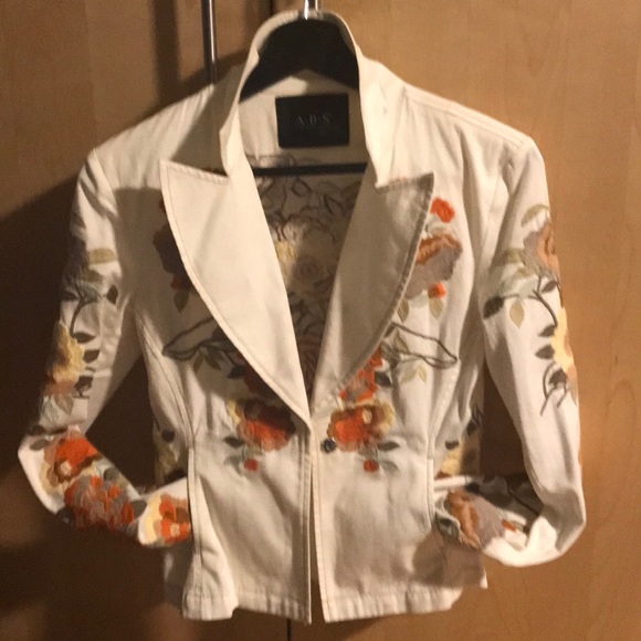 Blazer - Picture 3 of 7